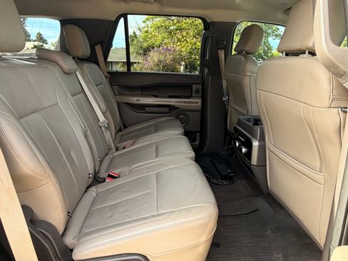 Used 2018 Ford Expedition XLT w/ Equipment Group 201A RWD image 25