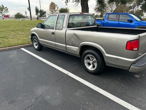 Used 2001 Chevrolet S10 Pickup LS w/ Preferred Equipment Group image 6