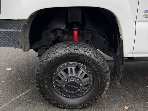 Used 2006 Chevrolet Silverado 3500 LT w/ Heavy-Duty Power Package image 6