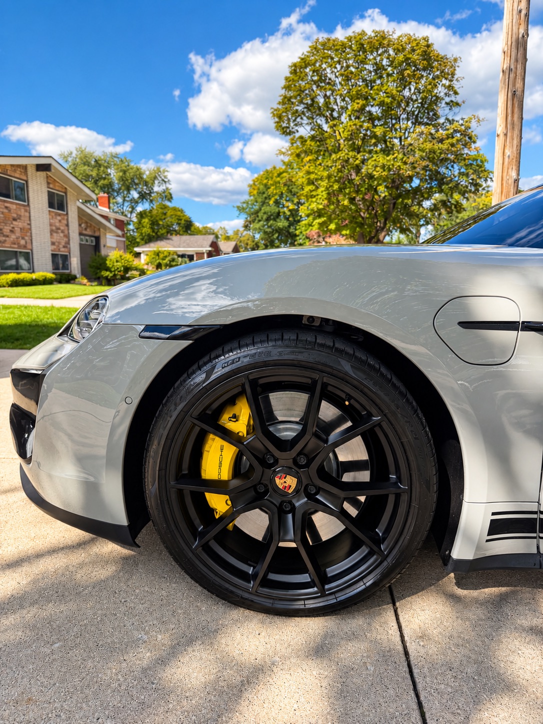 Used 2025 Porsche Taycan AWD/4WD image 18
