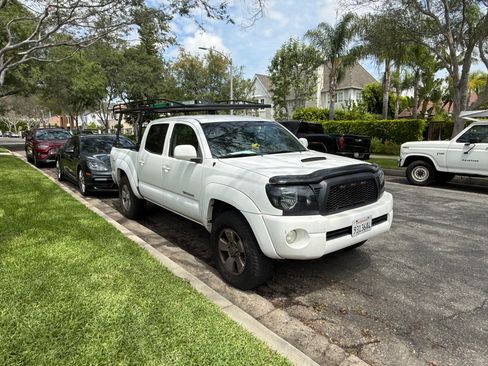 Used 2010 Toyota Tacoma PreRunner image 4