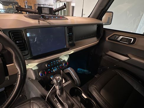 Used 2023 Ford Bronco Wildtrak image 6