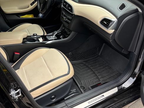 Used 2019 INFINITI QX30 w/ Navigation Package FWD image 13