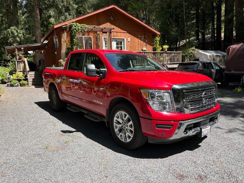 Used 2022 Nissan Titan SV w/ SV Convenience Package RWD image 1