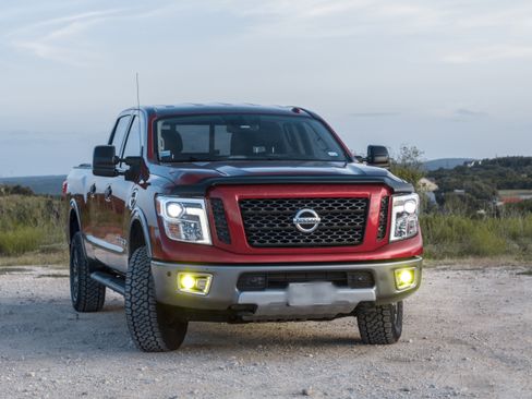 Used 2017 Nissan Titan PRO-4X AWD/4WD image 1