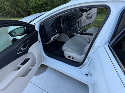 Used 2015 Chrysler 200 Limited w/ Convenience Group image 8