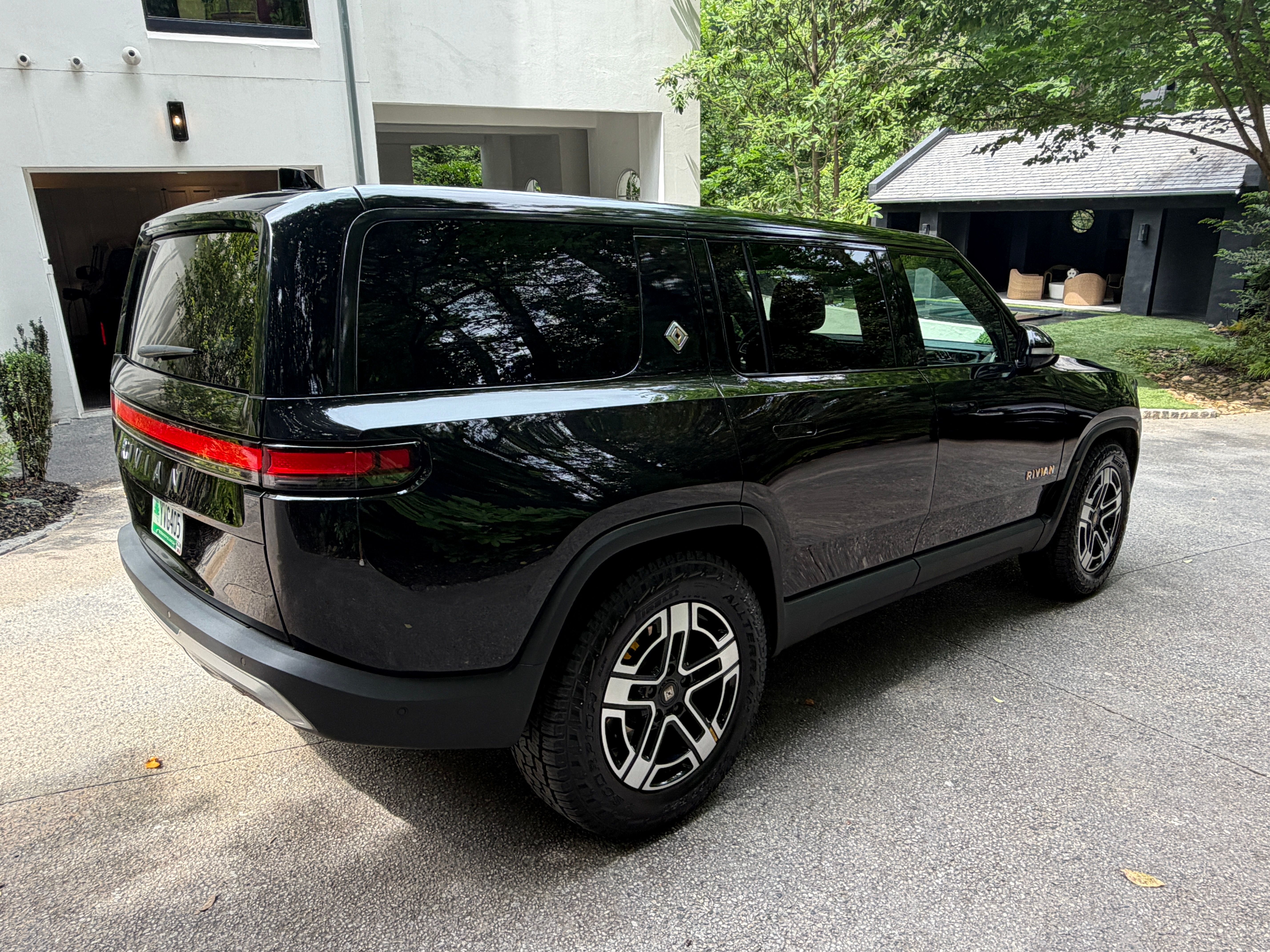 Used 2024 Rivian R1S Adventure AWD/4WD image 5