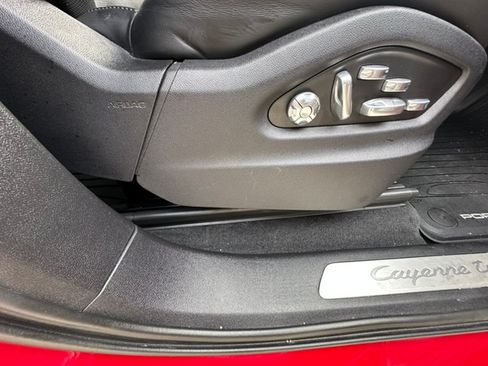 Used 2021 Porsche Cayenne Turbo AWD/4WD image 18