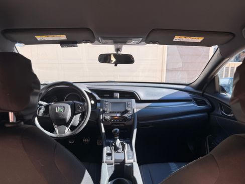 Used 2018 Honda Civic Sport image 4