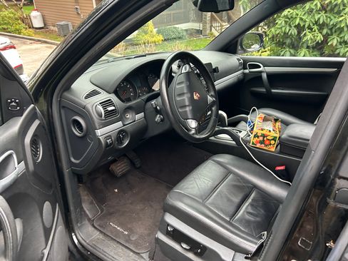Used 2009 Porsche Cayenne image 6