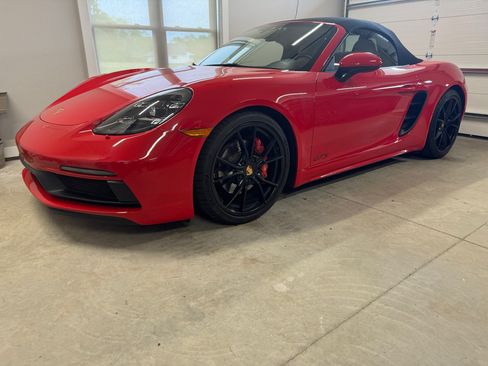 Used 2018 Porsche 718 Boxster GTS image 2