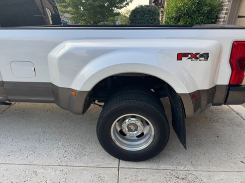 Used 2019 Ford F350 King Ranch w/ King Ranch Ultimate Package AWD/4WD image 15