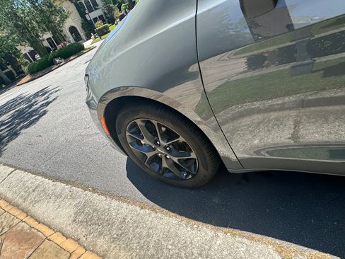 Used 2023 Chrysler Pacifica Touring-L w/ S Appearance Package image 11