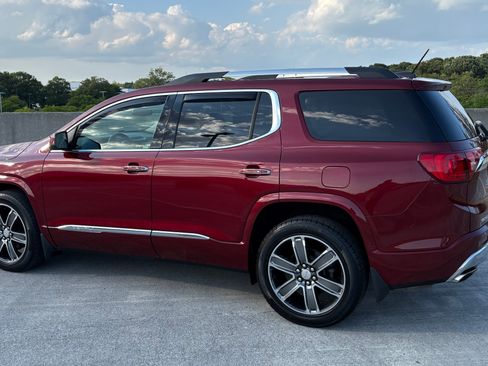 Used 2017 GMC Acadia Denali w/ Technology Package AWD/4WD image 5