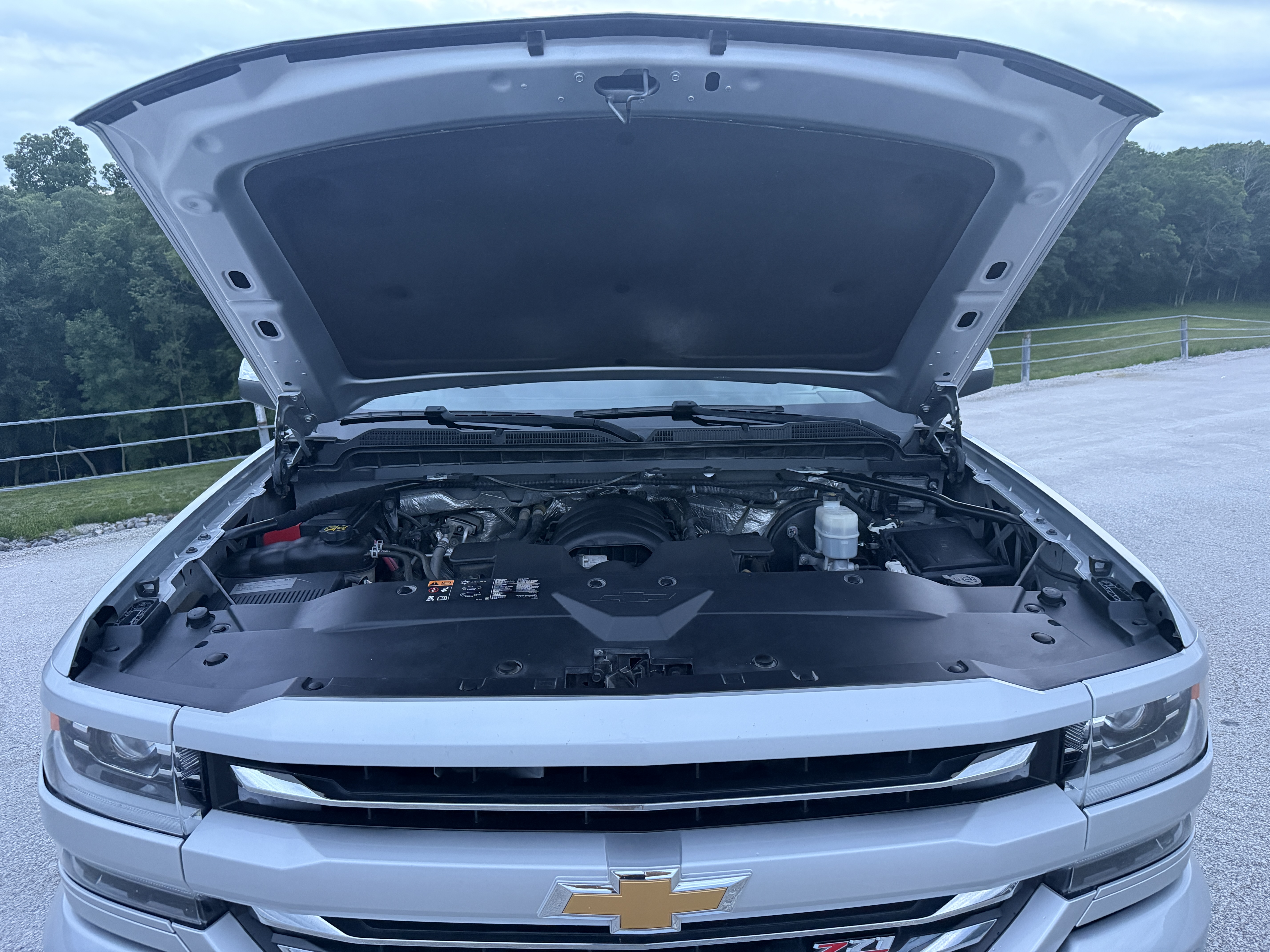 Used 2016 Chevrolet Silverado 1500 LTZ Z71 w/ LTZ Plus Package AWD/4WD image 11