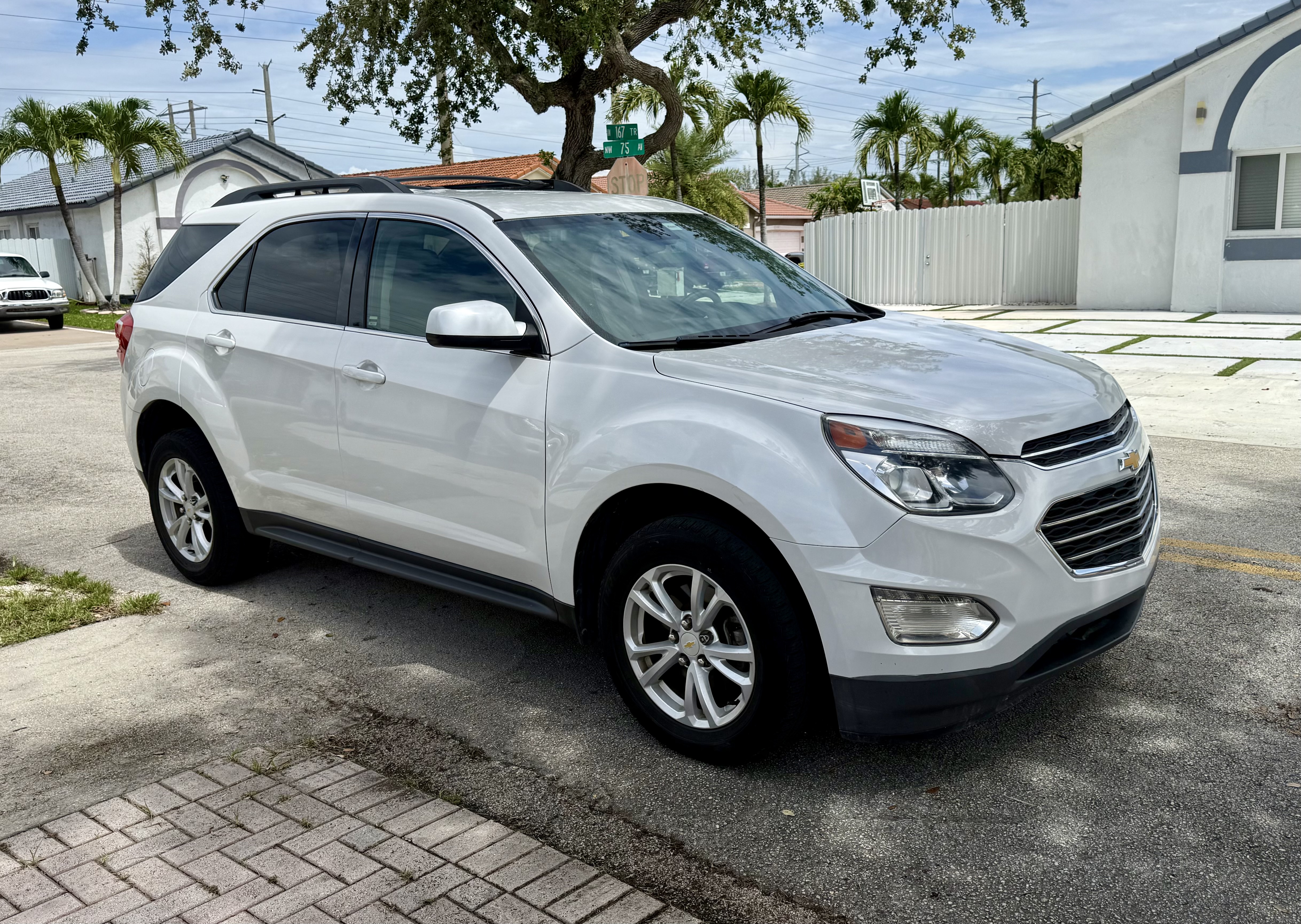 Used 2017 Chevrolet Equinox LT w/ Convenience Package FWD image 9