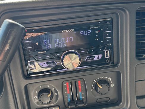 Used 2004 GMC Sierra 2500 W/T RWD image 8