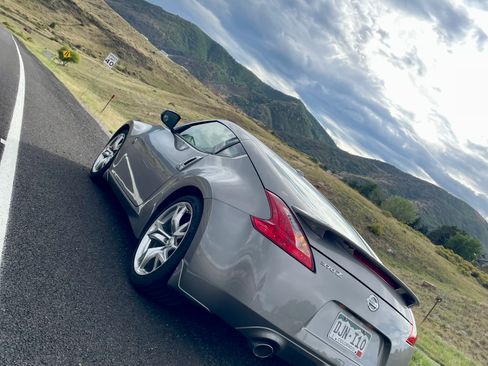 Used 2010 Nissan 370Z Touring w/ Sport Pkg RWD image 1