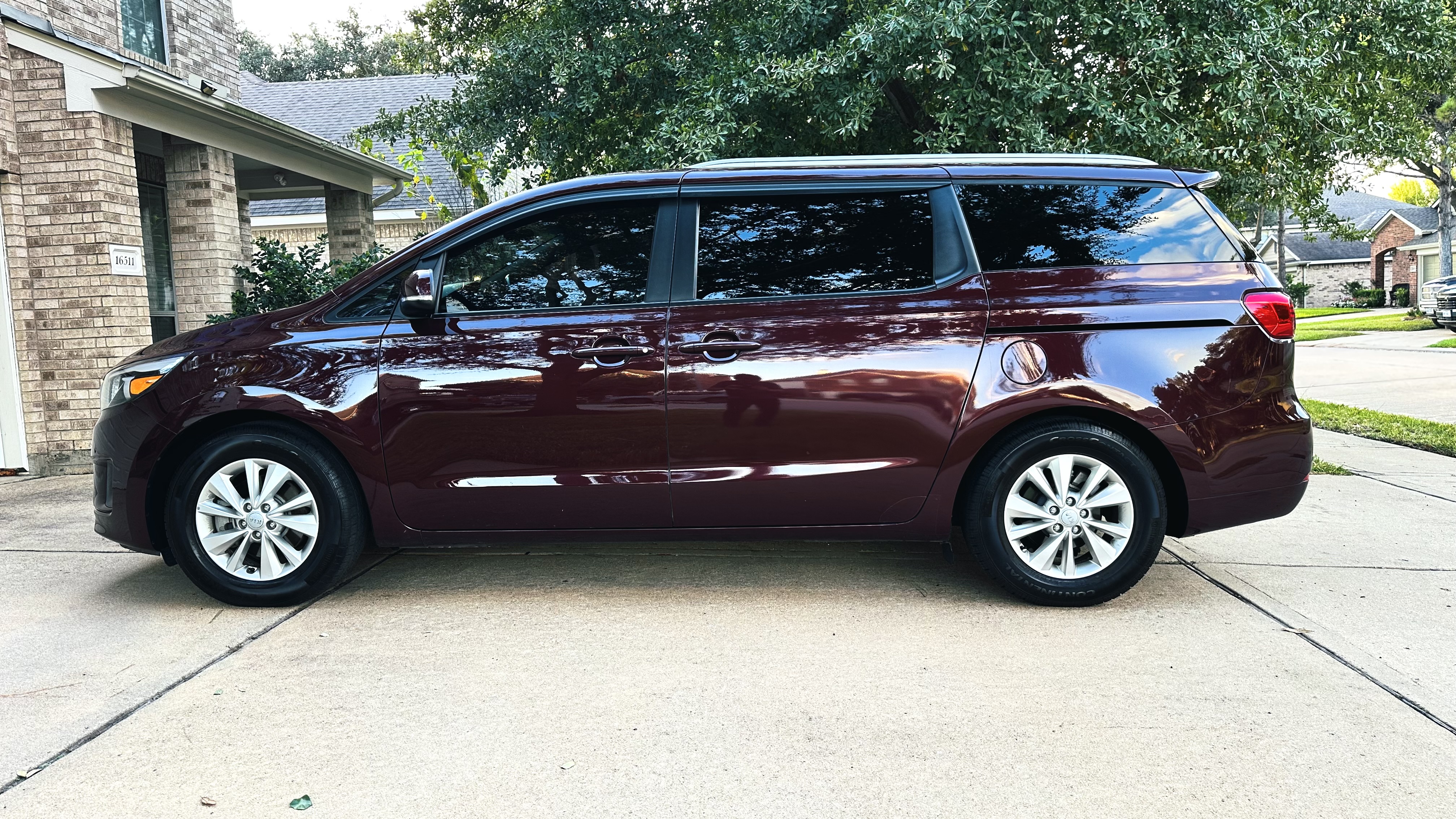 Used 2017 Kia Sedona LX w/ LX Essentials Premium Package FWD image 8