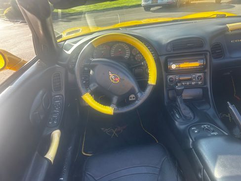 Used 2002 Chevrolet Corvette Convertible w/ Preferred Equipment Group2 RWD image 13