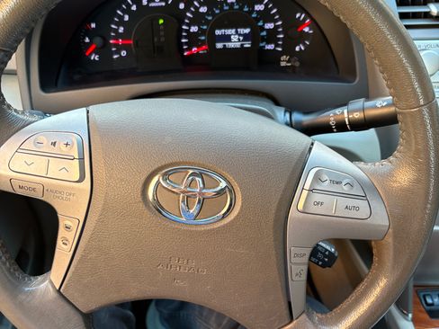 Used 2011 Toyota Camry XLE image 9