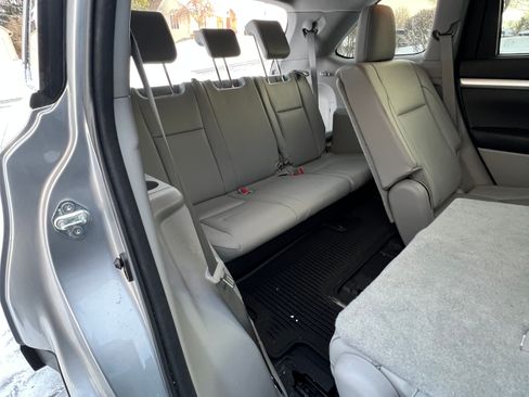 Used 2016 Toyota Highlander XLE image 12