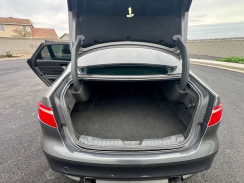 Used 2017 Jaguar XF Premium image 13