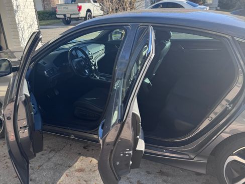 Used 2018 Honda Accord Sport image 10