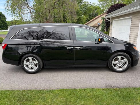 Used 2011 Honda Odyssey Touring image 2