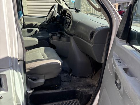 Used 2008 Ford E-350 and Econoline 350 Extended Super Duty image 5