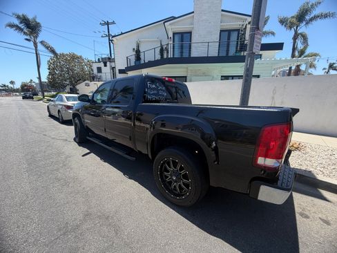Used 2007 GMC Sierra 1500 SLT w/ Entertainment Package RWD image 14
