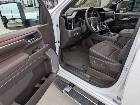 Used 2025 GMC Sierra 2500 Denali image 10