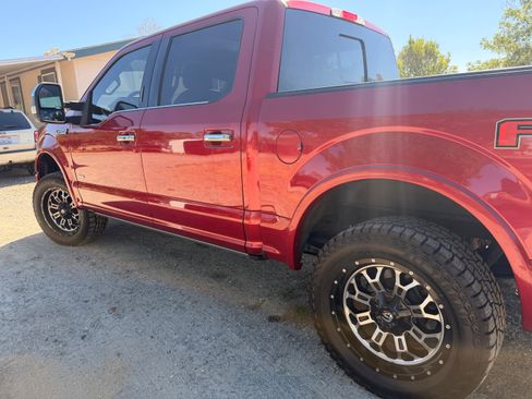 Used 2015 Ford F150 Platinum w/ Equipment Group 701A Luxury AWD/4WD image 9