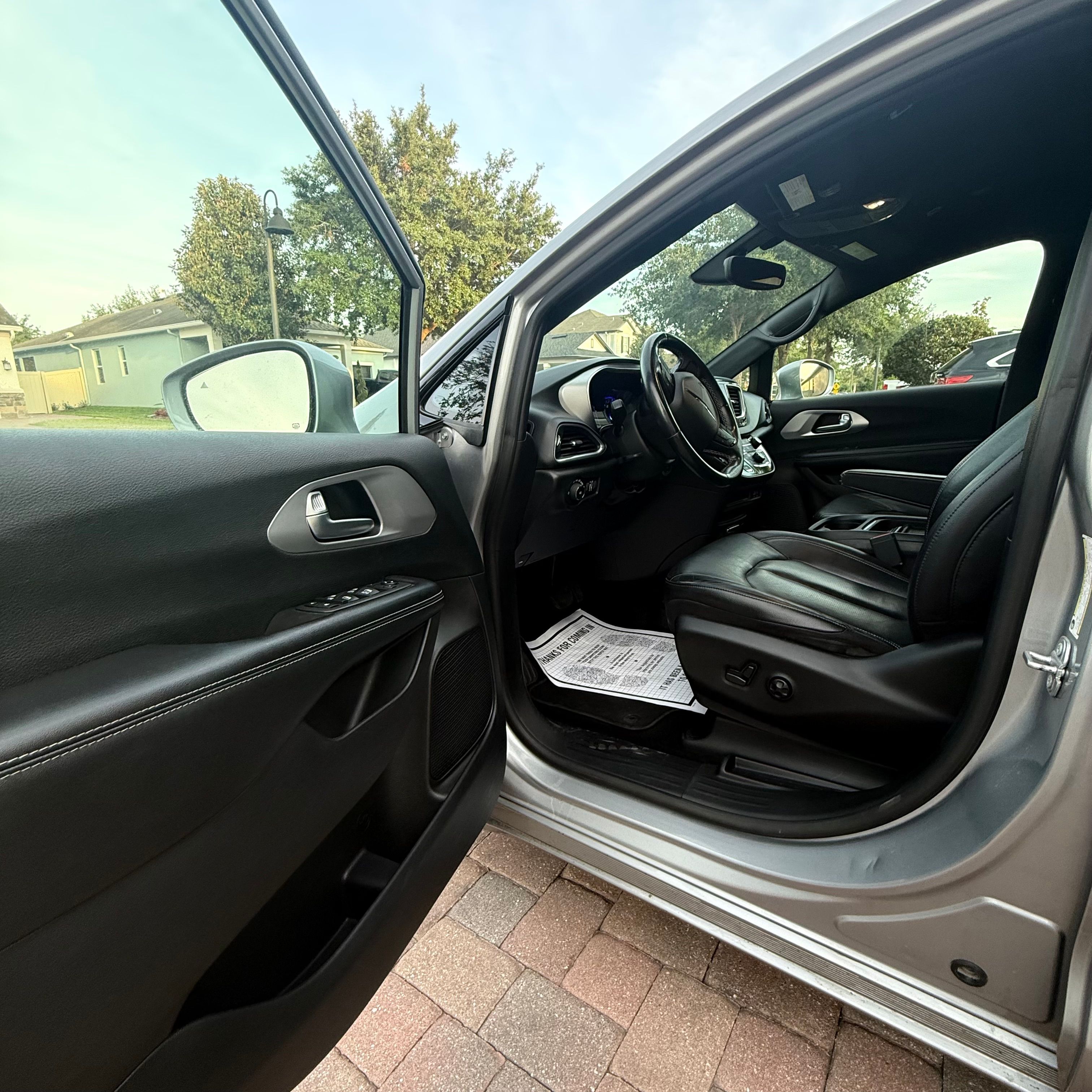 Used 2019 Chrysler Pacifica Touring-L w/ S Appearance Package FWD image 5