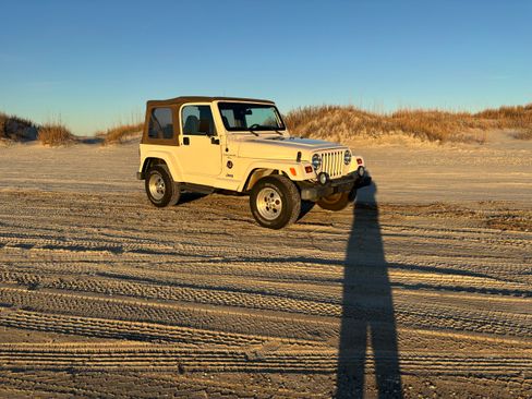 Used 1999 Jeep Wrangler Sahara image 18