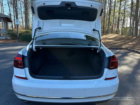Used 2018 Volkswagen Passat 2.0T SE image 10