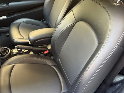 Used 2018 MINI Cooper 2-Door Hardtop image 10