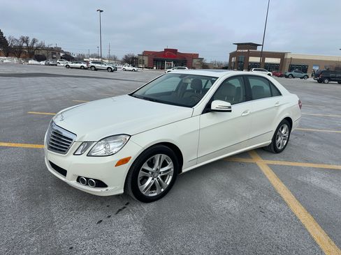Used 2011 Mercedes-Benz E 350 4MATIC Sedan image 2