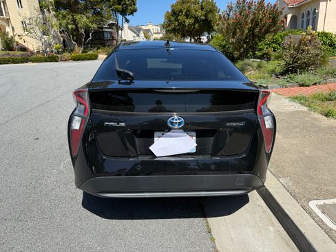Used 2018 Toyota Prius Two w/ Prius Two Safety Plus Package FWD image 6