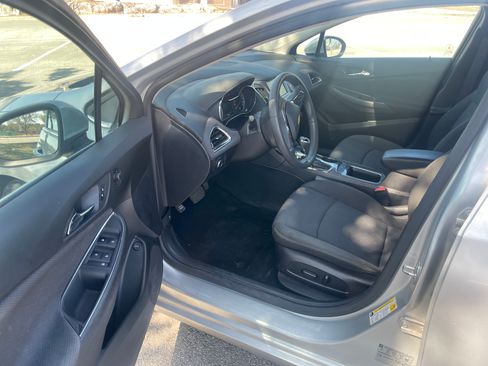 Used 2016 Chevrolet Cruze LT image 5