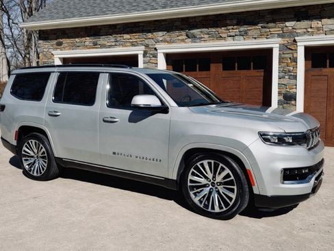 Used 2022 Jeep Grand Wagoneer Series III w/ HD Trailer Tow Package image 8