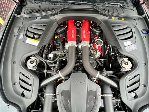 Used 2020 Ferrari GTC4Lusso T image 5