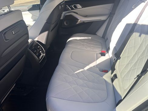 Used 2024 BMW X5 M60i image 9