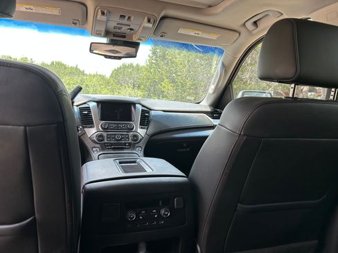 Used 2017 Chevrolet Suburban Premier AWD/4WD image 16