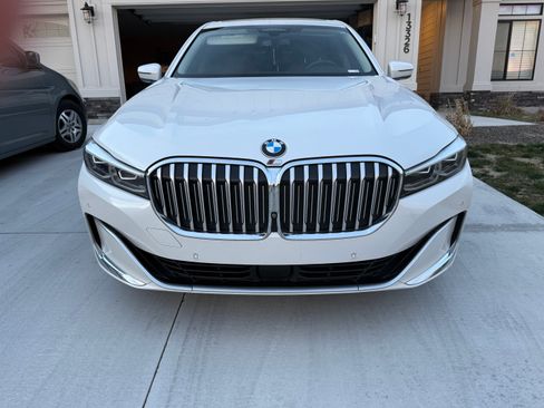 Used 2020 BMW 750i xDrive 750i xDrive Sedan 4D w/ Executive Package image 2
