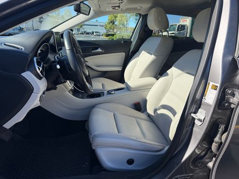 Used 2017 Mercedes-Benz GLA 250 4MATIC image 11