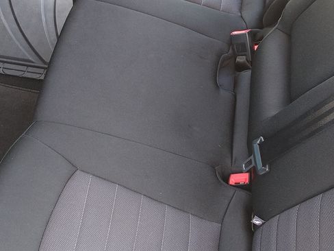 Used 2019 Ford Edge SE image 21