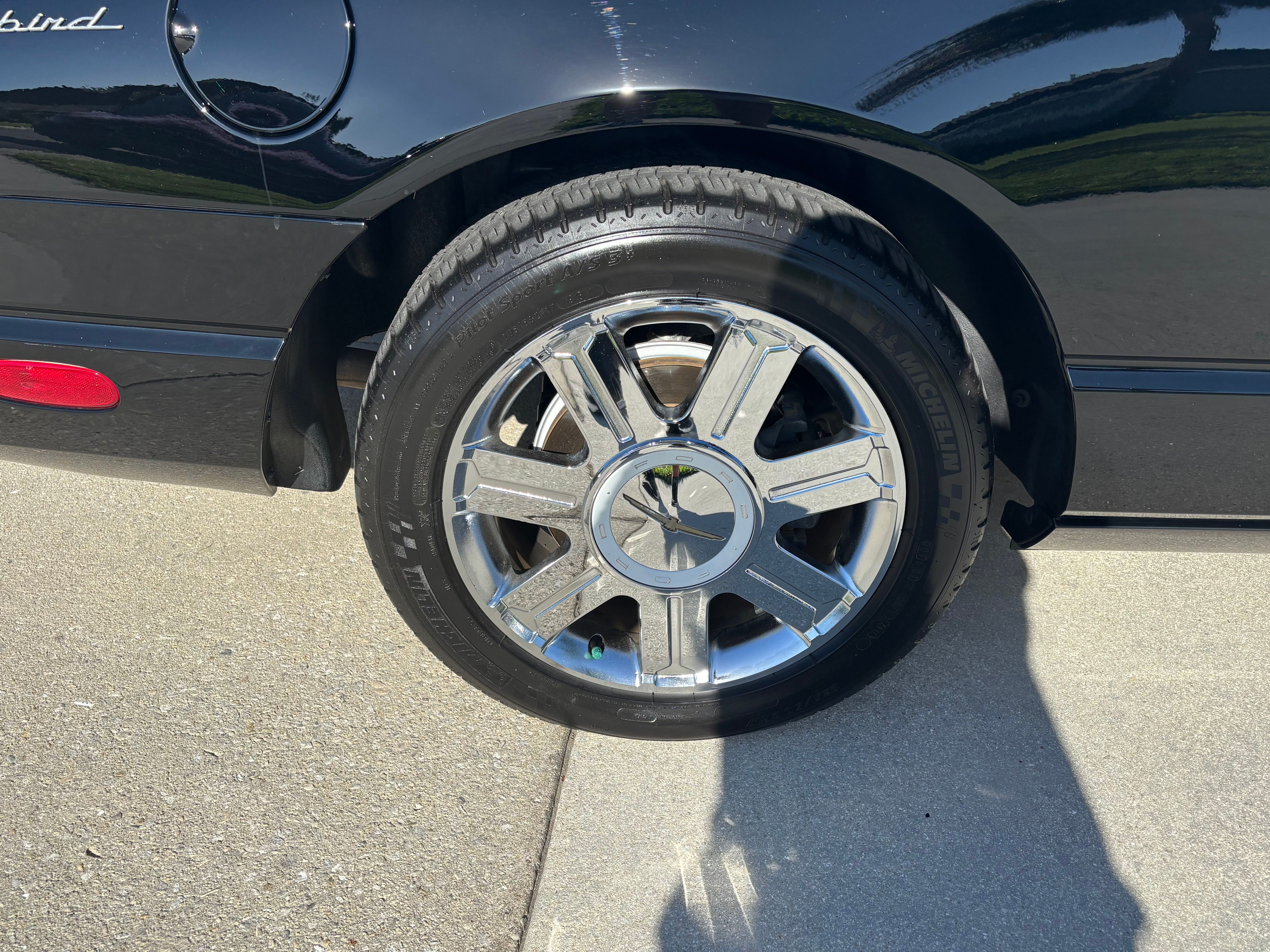 Used 2004 Ford Thunderbird RWD image 12