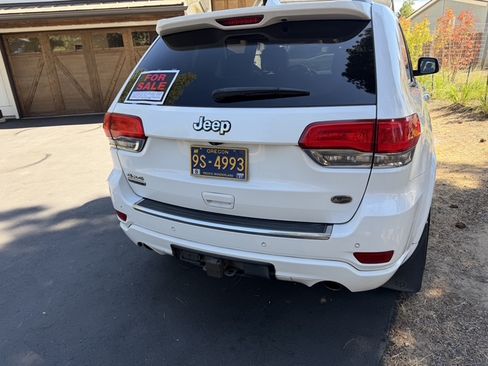 Used 2015 Jeep Grand Cherokee Overland w/ Advanced Technology Group AWD/4WD image 4