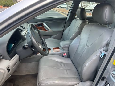 Used 2011 Toyota Camry XLE image 12